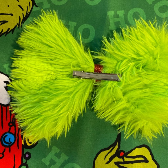 Handmade Grinch inspired hair bow with alligator clip - Picture 2 of 3